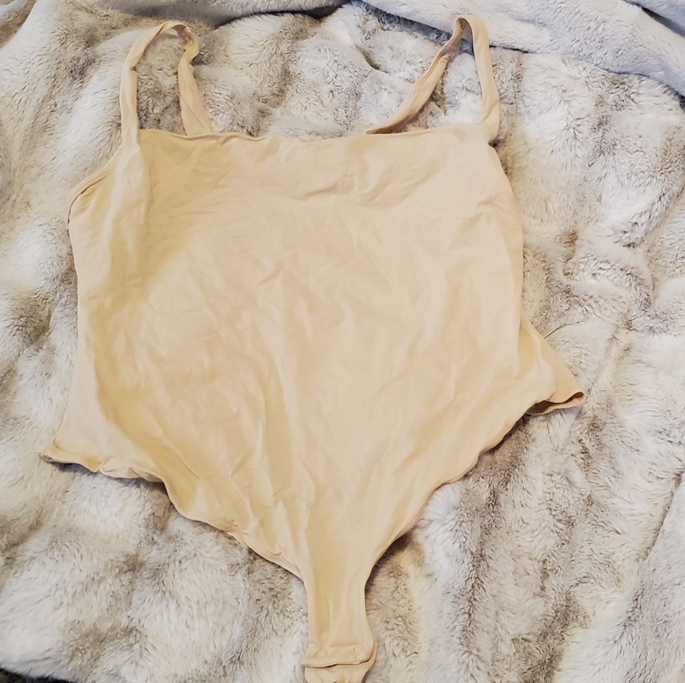 NWT SKIMS fits everybody square neck bodysuit